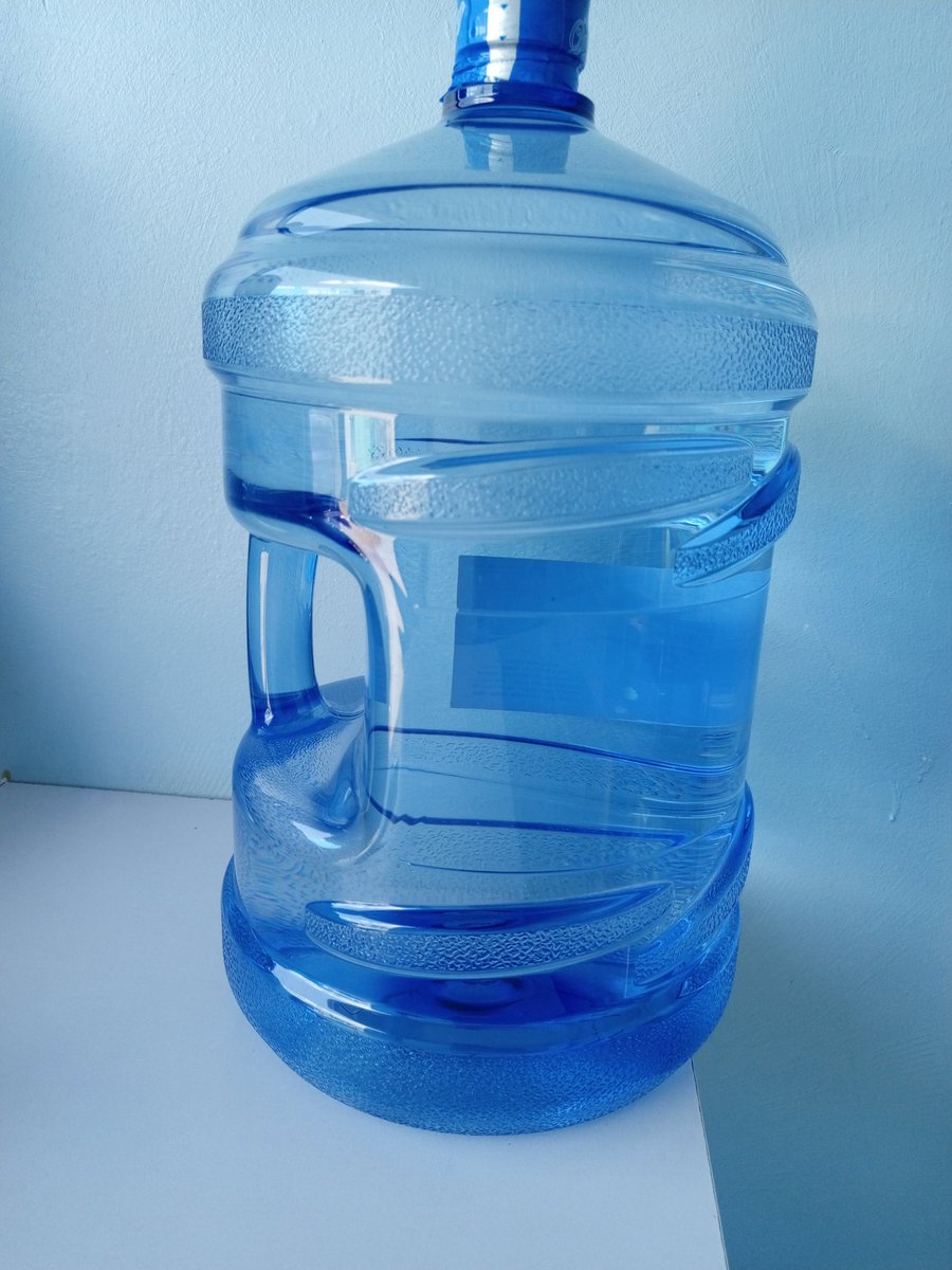mwangi_passon's tweet photo. Quench your thirst on the go.
Grab this 20L  hard bottle at only 1500 
We are here to serve you 
0705185465 https://t.co/lnUFMEIzvI