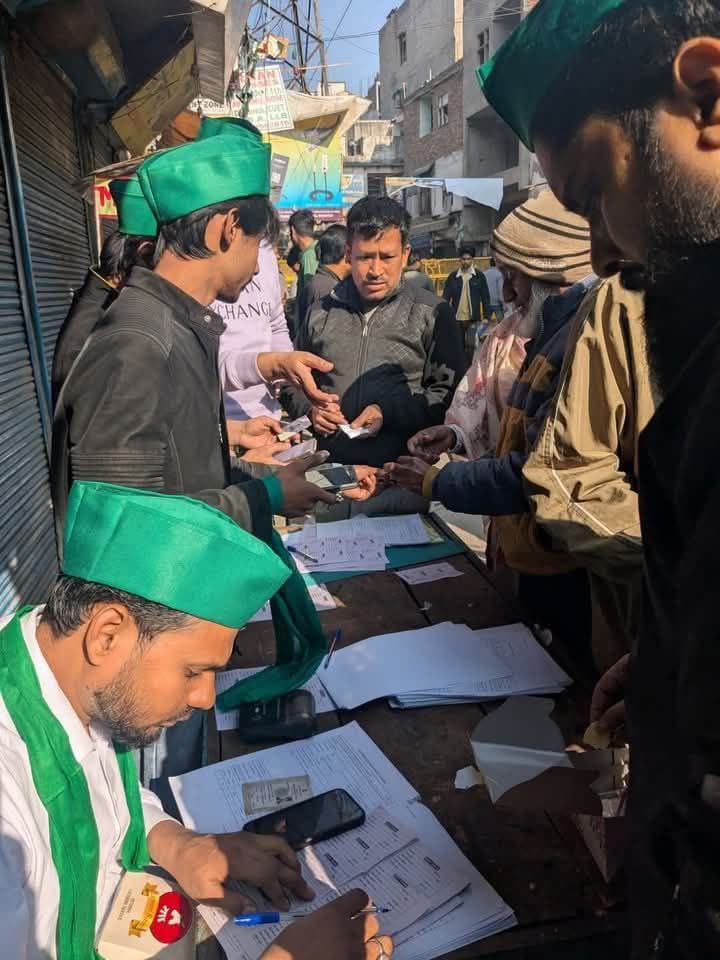 AimimShams's tweet photo. AIMIM बूथ पर उमड़ी भीड़ बता रही है, ओखला की अवाम को शिफा मिल चुका है।

Okhla for Shifa 

#VoteForShifa https://t.co/iYrCq1WM3j