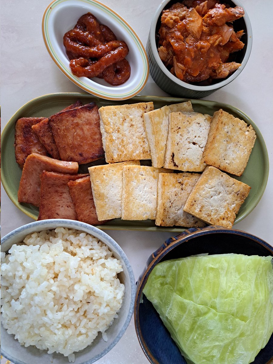 eateatgood's tweet photo. 양배추쌈 두부구이 스팸구이 고추참치 쌈장 https://t.co/wj4nlG2voV