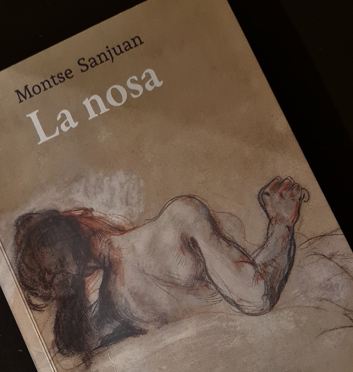 carmevidal2's tweet photo. Postguerra. Vida a pagès. Els Prat, família discreta, amaguen, del viure, una de les filles. Per què? Aquesta és la trama: la Júlia fa nosa.
La vida, ai!
Demà, Club de Lectura de la @bibtorregrossa.
Segona sessió, a les 7, oberta a tothom. https://t.co/n1O6wixD6X