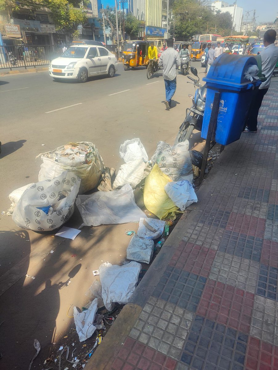 suraj99's tweet photo. @GHMCOnline ITS MY DAILY NEW ACTIVITY TO COMPLAIN REGARDING THE GARBAGE INFRONT OF THE SHOP. ITS TAKES 24-48 HRS TO CLEAR. THE NUMBER GIVEN ON THE APP IS NOT AVAILBLE. NIZAM SHAHI ROAD OSMANGUNJ. https://t.co/ACKuvXkbsU