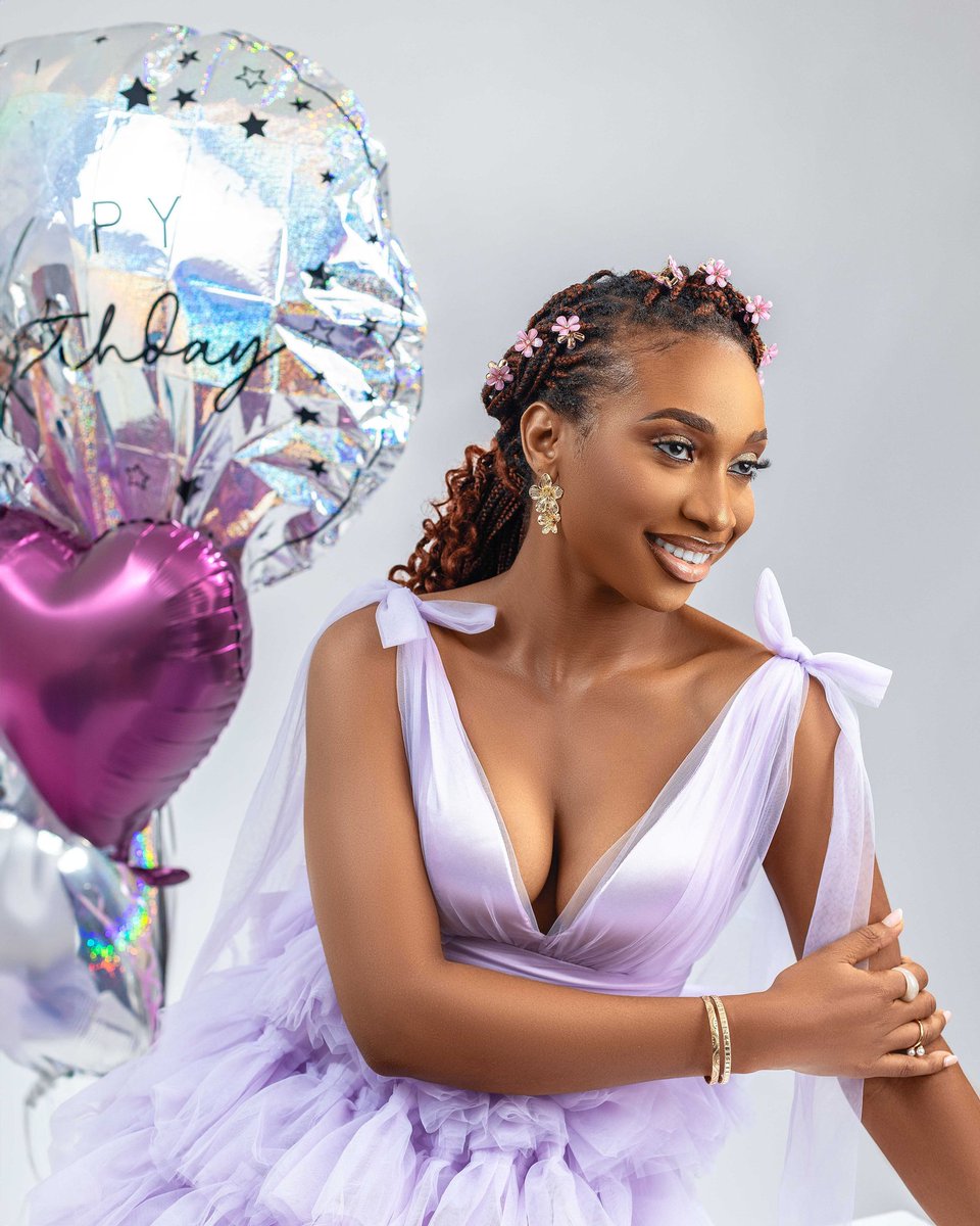 🌸 look how i bloom – gracefully, beautifully, bountifully. 💐 
happy 🎉 happy 🎉 birthday to me!