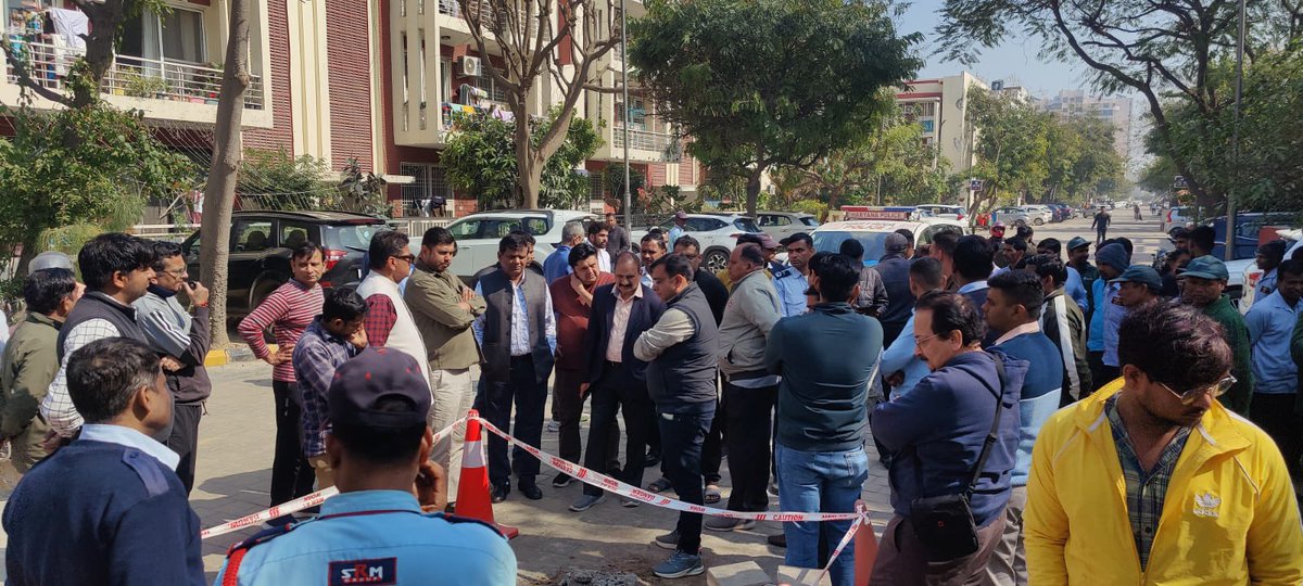 OrchidIsland1's tweet image. Dear @MunCorpGurugram @DC_Gurugram . Kindly help #OrchidIslandSec51 residents. Kindly share the permission granted to #DPSGurugram specifically for Sec-51 Gurugram. 
Humble residents are here to protest to protect their rights. 

@cmohry Sir, Kindly pay attention and help. 🙏