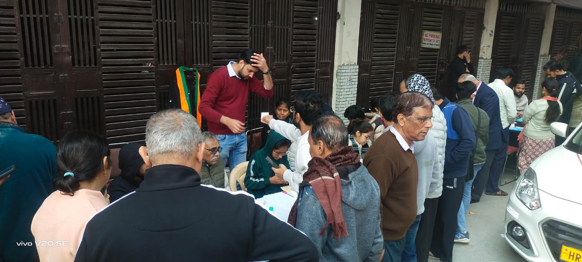 मेरा बूथ सबसे मजबूत

आज चुनाव के दिन पालम विधानसभा क्षेत्र के प्रत्येक मतदान बूथ पर मिल रहे अभूतपूर्व जनसमर्थन से यह सुनिश्चित है कि आगामी 8 फरवरी को पालम में भारतीय जनता पार्टी विजय की एक नई गौरवशाली गाथा लिखेगी।
.
.
.
.
.
.
.
#DelhiElection2025 #kuldeepsolankipalam #paalam