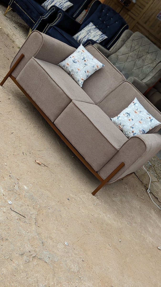 Lee_guidotti's tweet image. Thamani Kubwa ya Nyumba.  Inachangizwa  na  Furnitures Nzuri 🏹

    - Set 2:2:1 
   - Valvet Turkey  
    - Fiber Sheet. &amp;amp; pamba 
    - Springs.
    - Miguu solid 🪨
    - Godoro QFL.

         Price 1.6M  
📍 Dodoma 
 We Deliver County wide
               @ezrafurnitures