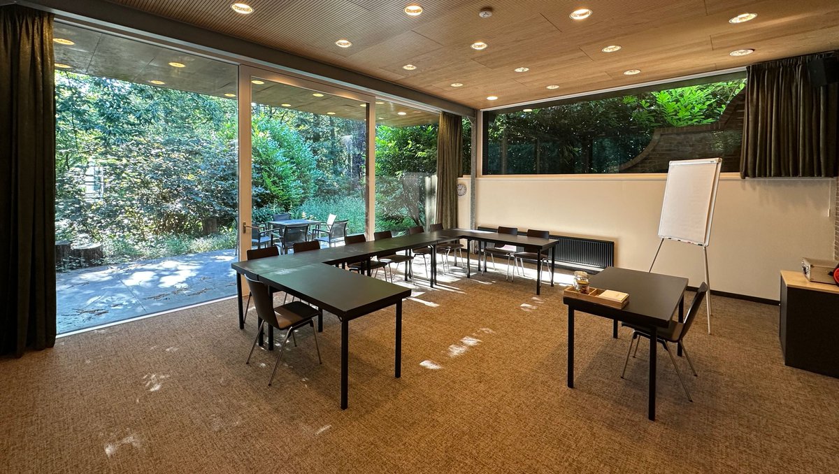 Landgoed Zonheuvel beschikt over 30 veelzijdige vergaderzalen verspreid over vier unieke gebouwen.

Reserveer via info@landgoedzonheuvel.nl of bel +31 (0)343 473 550. Kijk voor meer informatie op l8r.it/ymct