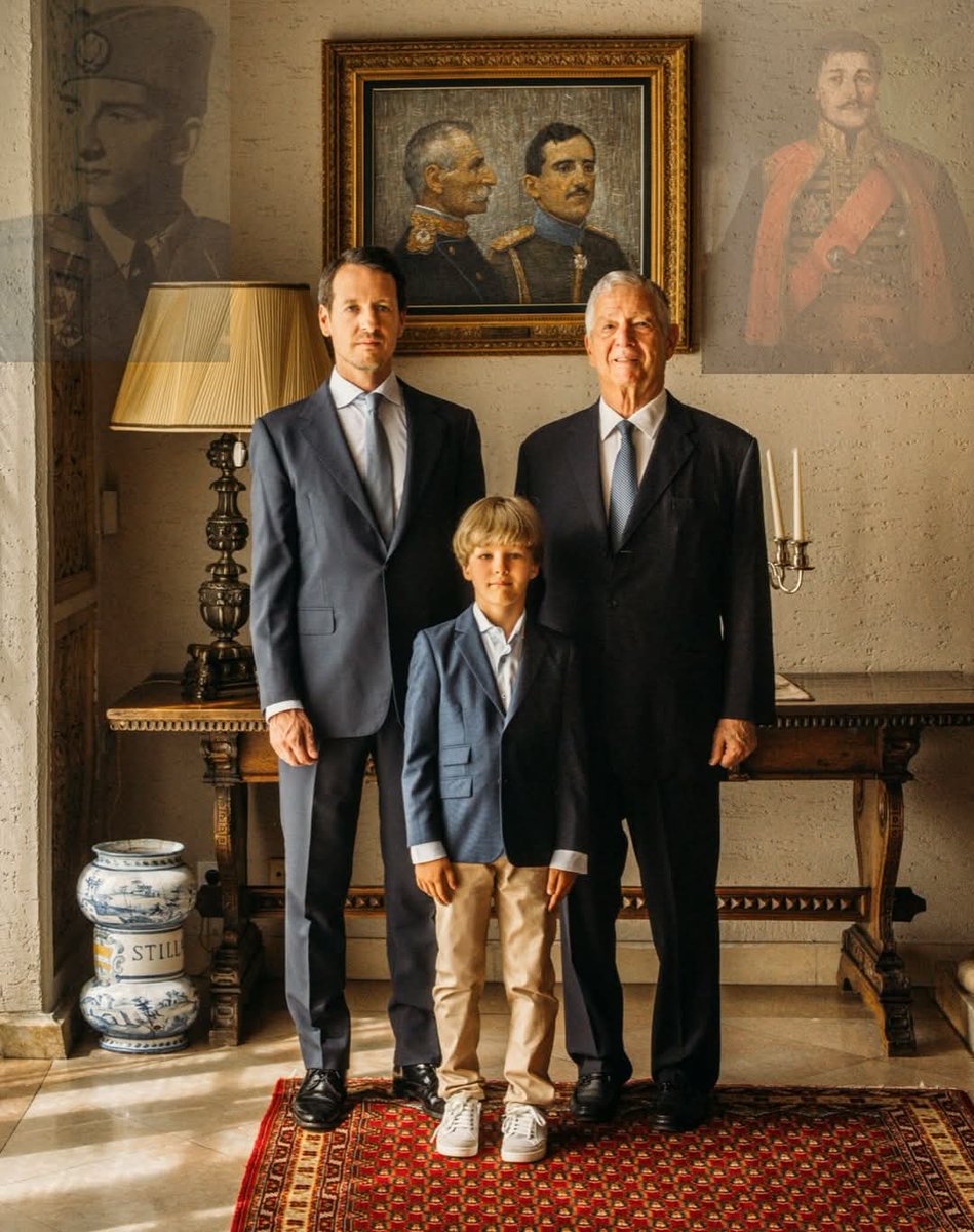 nikoladragovic1's tweet photo. Једино решење за Србију!
Краљевина Србија! 👑🇷🇸 https://t.co/B3JZDbjtCo
