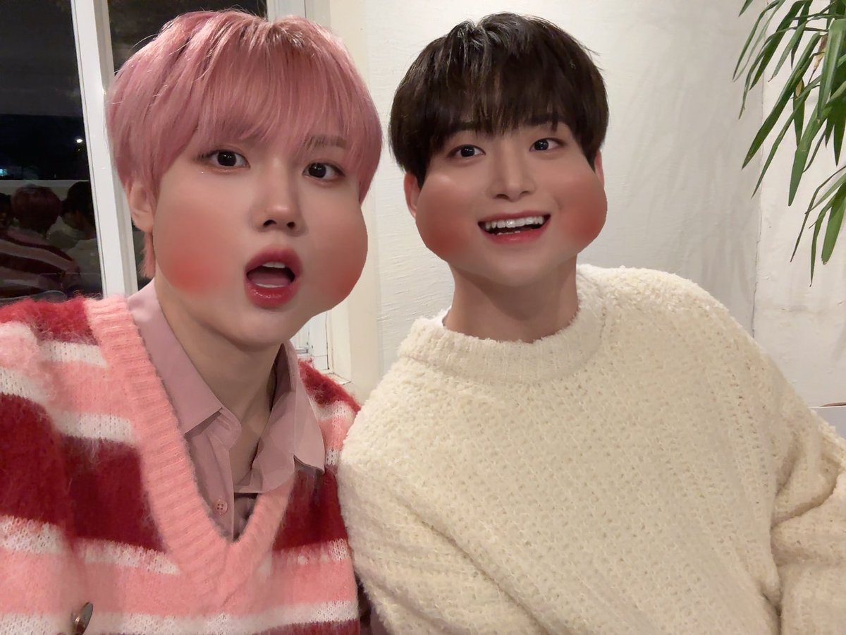 생일 축하해 우리 훠궈 먹으러 가장 형이 사😋
#성민 #HAPPYJUNGMODAY #모짱이_생축