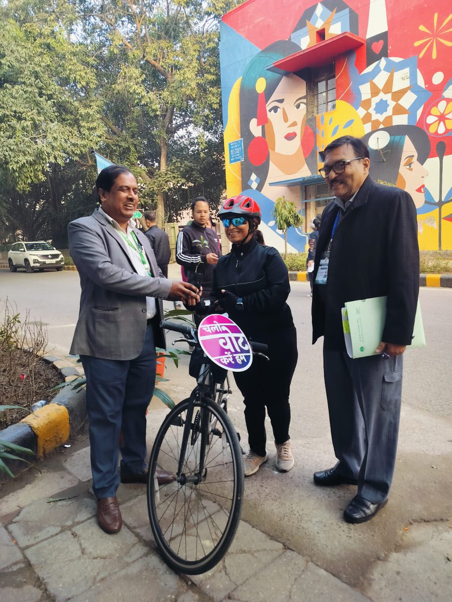 dalipsabharwal's tweet photo. #CycleToVote campaign to #MakeDelhiPollutionfree is getting a great support! Thanks to all those who are participating - waiting for more pics and videos from the participants 🤩.
Together we can make our Delhi liveable ✌️. So happy to see such support from the fellow voters 🙏 https://t.co/tUI3gdZulv