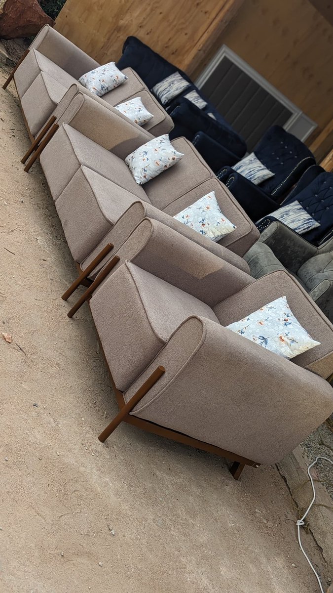 Lee_guidotti's tweet image. Thamani Kubwa ya Nyumba.  Inachangizwa  na  Furnitures Nzuri 🏹

    - Set 2:2:1 
   - Valvet Turkey  
    - Fiber Sheet. &amp;amp; pamba 
    - Springs.
    - Miguu solid 🪨
    - Godoro QFL.

         Price 1.6M  
📍 Dodoma 
 We Deliver County wide
               @ezrafurnitures