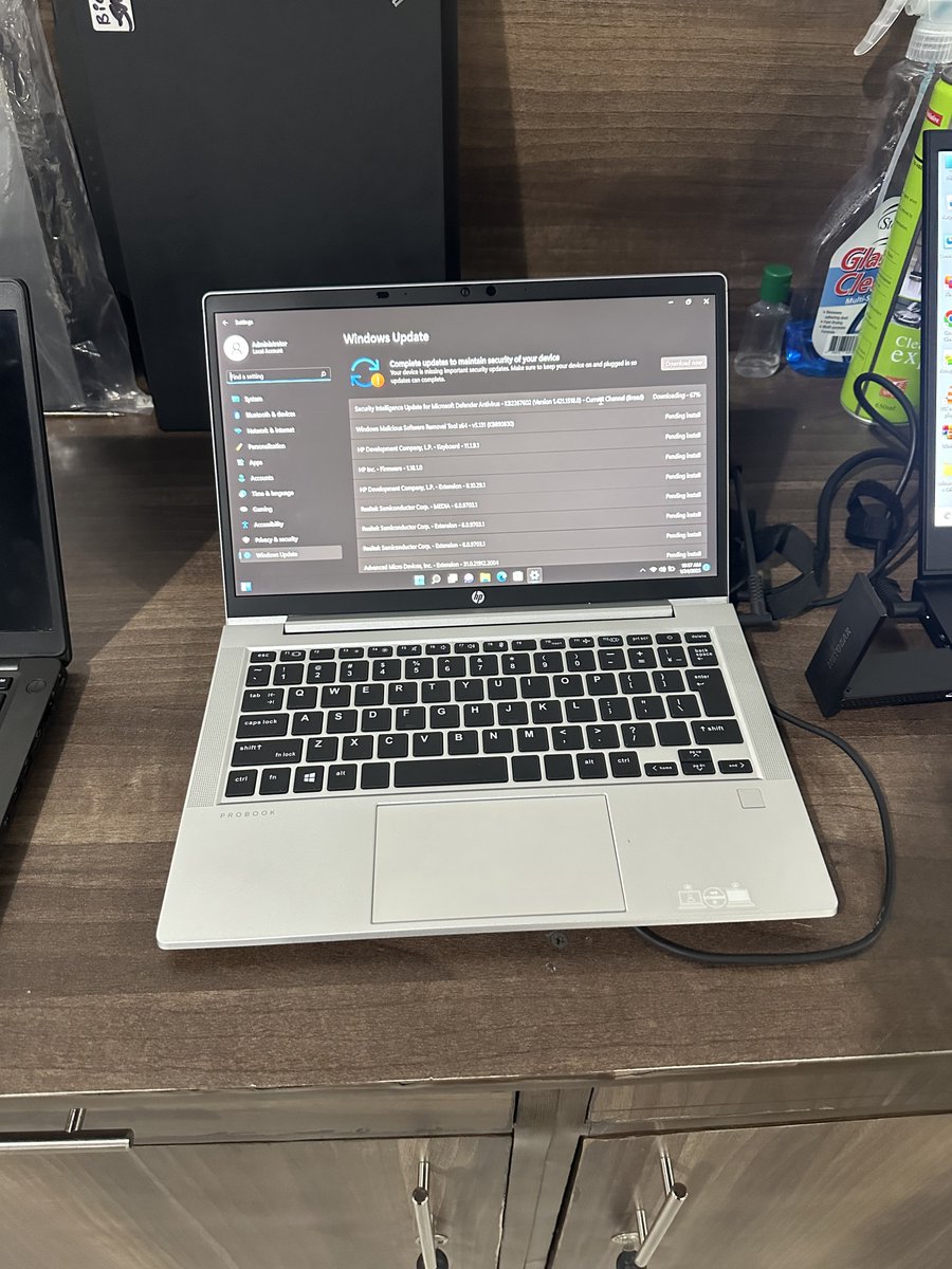 chandolaptops's tweet photo. Huu mzigo tulioleta sasa ni Laptop za Laki Mbili mbili tu🙌io ya Tano ndio imetushangaza… https://t.co/4BKRAZPvDD