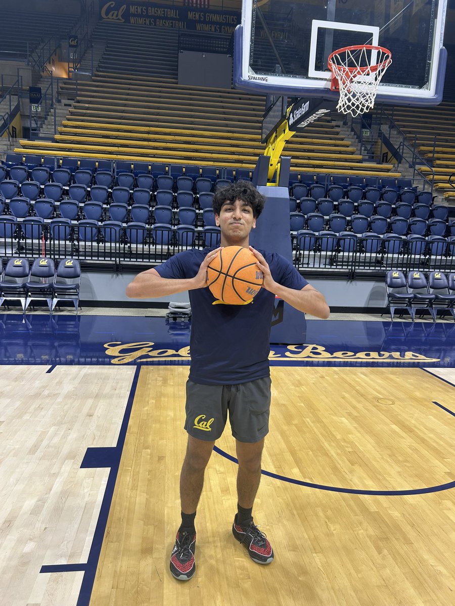 🧹SWEEP🧹

Shattuck Sharks complete the season sweep of NC State, with a 69-56 win! Big dub to extend our record to 8-3 (6-1 in ACC play). Shoutout to Shay for his first points as a Shark. 

#FearTheFin
#FinsUp
<a href="/ManagerGames_/">Manager Games</a>