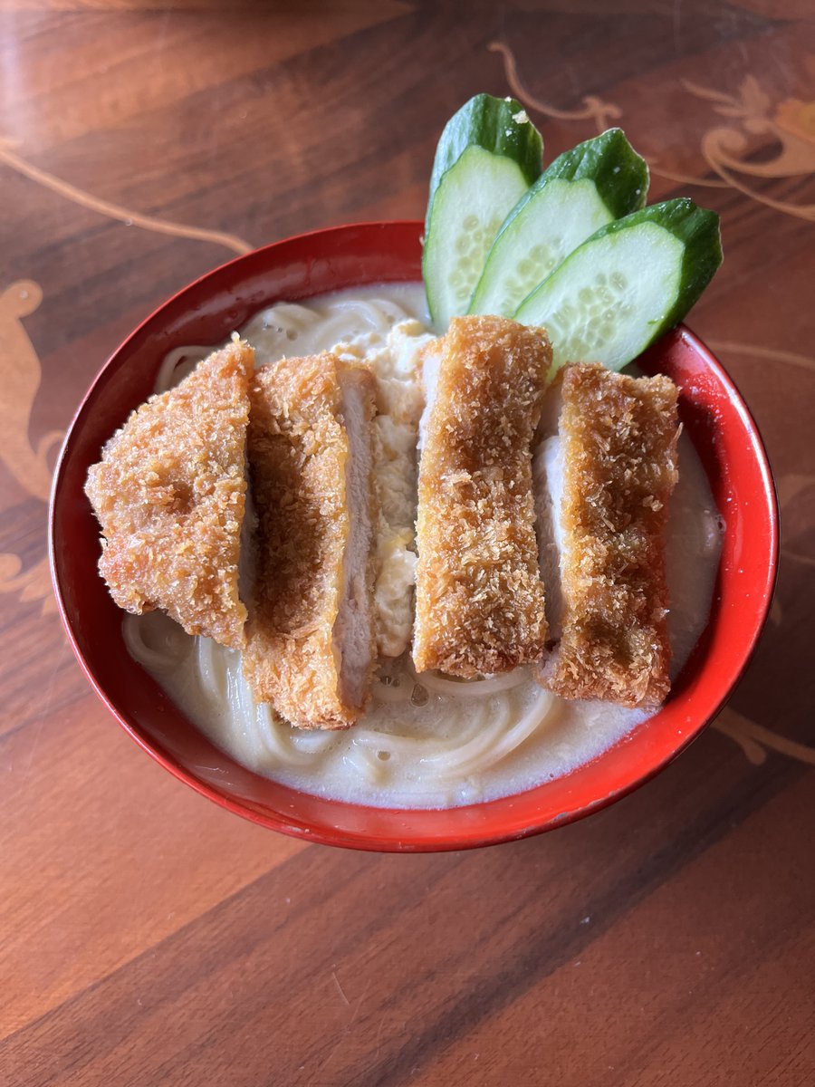 hamonoya_s's tweet photo. Instagramで大人気のコーナー。私が作った料理を紹介する「店長の初心者男飯」。今回作ったのは「とんかつそば」。総合点数を付けるなら45点かな^^; https://t.co/nDyPTiHNVH