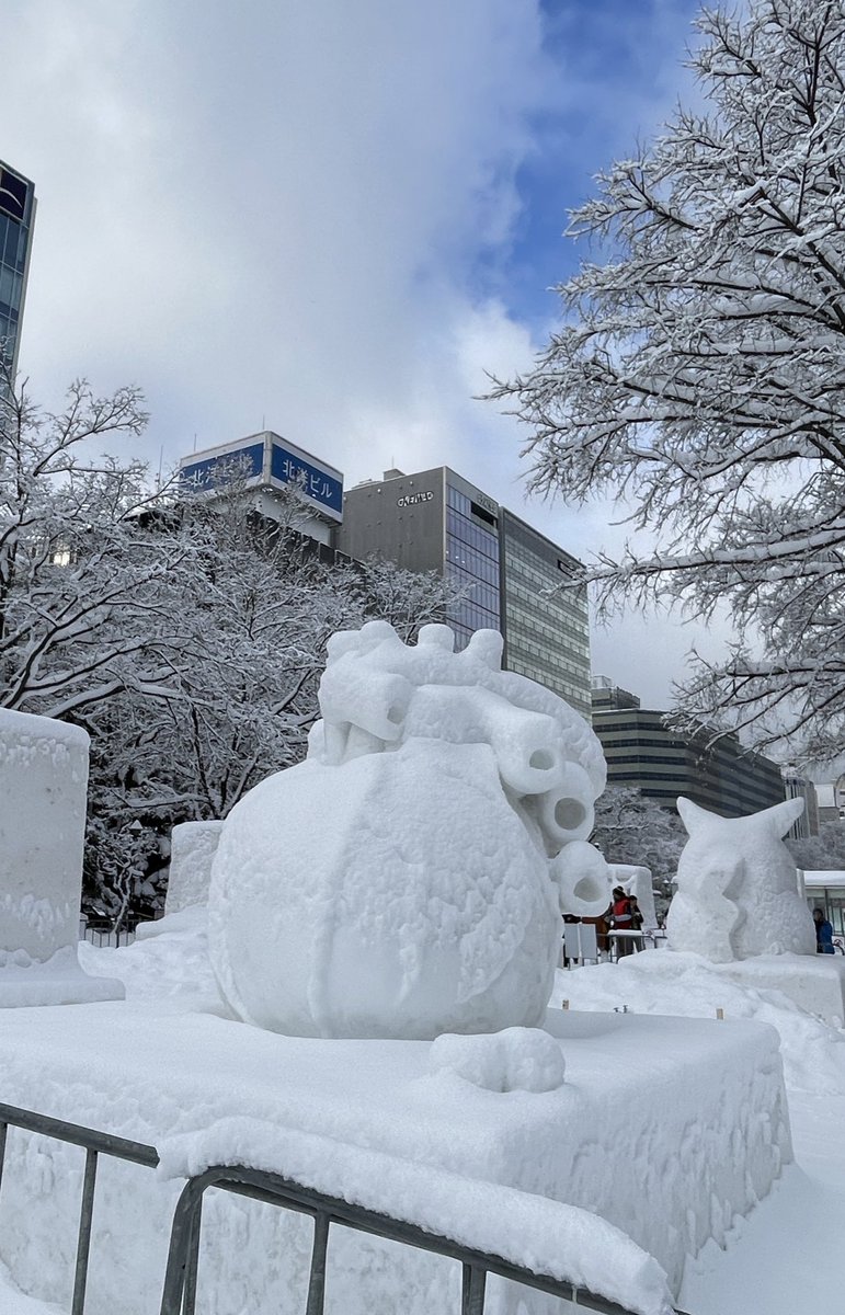 さっぽろ雪まつりの市民雪像で気になったやつ。「心臓」、北方領土