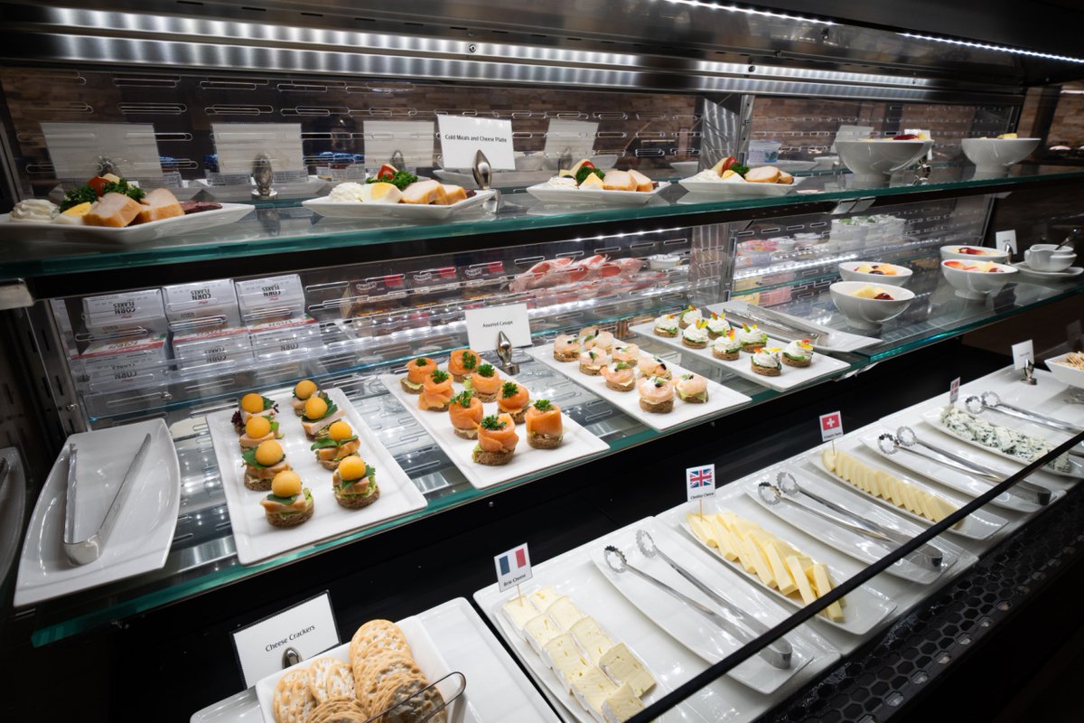 Emirates resmi membuka lounge terbaru di Terminal SAT-1 Bandara Suvarnabhumi, Bangkok, dengan luas 1.454 meter persegi dan fasilitas premium seperti makanan mewah, minuman eksklusif, shower spa, serta Wi-Fi gratis. shorturl.at/2XaGm