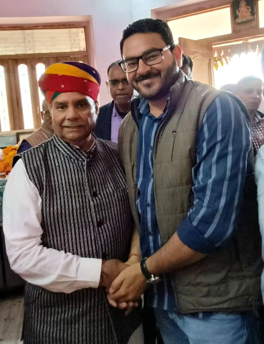 जालोर के लोकप्रिय विधायक और राजस्थान विधानसभा के मुख्य सचेतक (केबिनेट मंत्री) आदरणीय श्री जोगेश्वर जी गर्ग साहब को जन्मदिन की हार्दिक बधाई व शुभकामनाएं। 
<a href="/jogeshwarg/">जोगेश्वर गर्ग (मोदी का परिवार)</a>