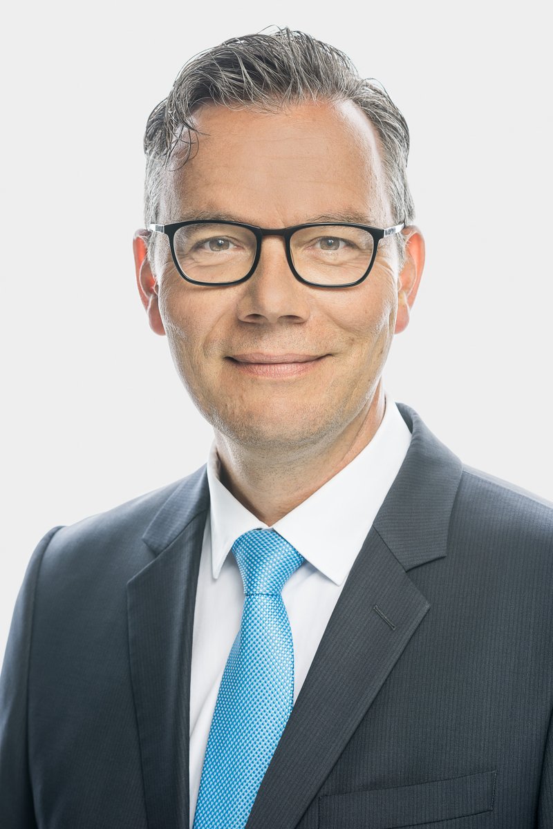 uptownBasel (@uptownbasel) on Twitter photo Bardo Magel wird neuer CEO der <a href="/uptownBasel/">uptownBasel</a> Group ab Juli 2025 und tritt die Nachfolge von <a href="/BaschiDuerr/">Baschi Dürr</a> an. #uptownBasel #BardoMagel
uptownbasel.ch/wp-content/upl… Bardo Magel wird neuer CEO der <a href="/uptownBasel/">uptownBasel</a> Group ab Juli 2025 und tritt die Nachfolge von <a href="/BaschiDuerr/">Baschi Dürr</a> an. #uptownBasel #BardoMagel
uptownbasel.ch/wp-content/upl…