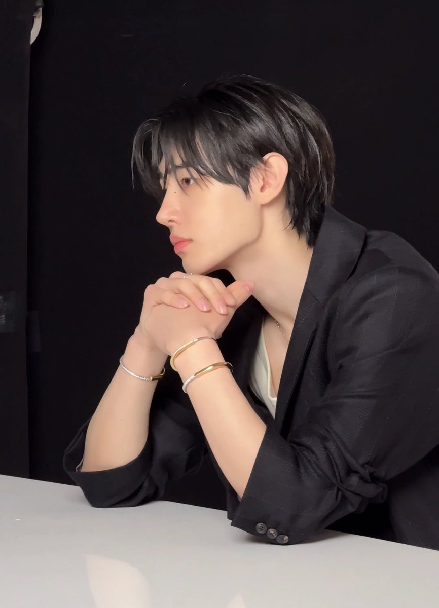 esquirekr's tweet photo. 제이크가 담은 에스콰이어 화보 촬영 현장을 특별히 공수했습니다 📹 강아지와 개구지게 노는 셀프캠, 성훈의 빛나는 비주얼까지. 아래 링크로 확인해 보세요!
🔗https://t.co/axkD6i99i6
-
@ENHYPEN @TiffanyAndCo #Enhypen #Sunghoon #Jake #TiffanyAndCo #엔하이픈 #성훈 #제이크 #티파니 https://t.co/sn33ArsE5q