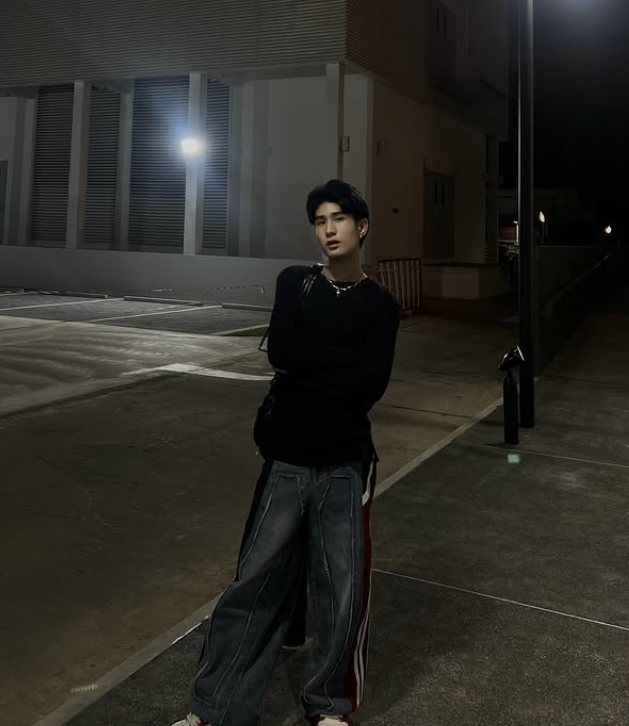 chivaryy's tweet photo. ไหนๆมึงกับกูก็เรียนที่เดียวกันแล้วอ่ะ   เช่าห้องอยู่ด้วยกันเลยป่ะ https://t.co/n5LqGavxwm
