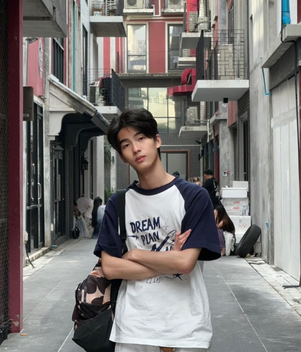 chivaryy's tweet photo. ไหนๆมึงกับกูก็เรียนที่เดียวกันแล้วอ่ะ   เช่าห้องอยู่ด้วยกันเลยป่ะ https://t.co/n5LqGavxwm