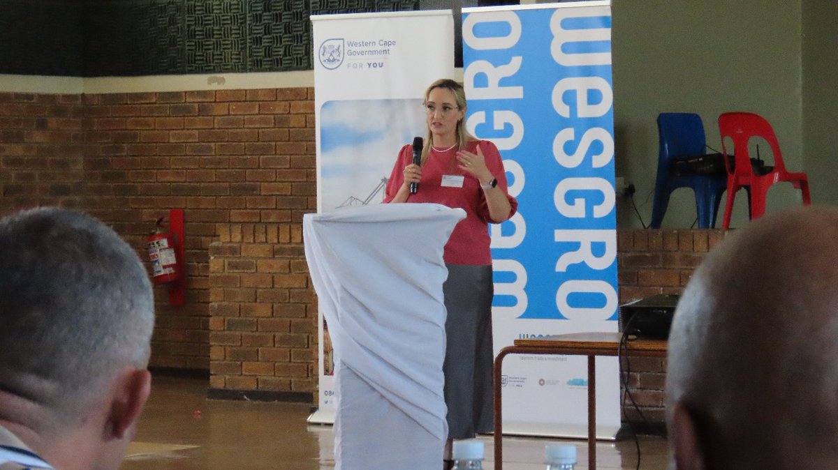 GCISWesternCape's tweet photo. The Central Karoo District Export Seminar is underway in Beaufort West today. Ilse van Schalkwyk, Chief Director of DEDAT kicked off the engagement by unpacking the Department of Economic Development and Tourism and it's role in ensuring export growth.
#Wesgro #DEDAT #exportseminar