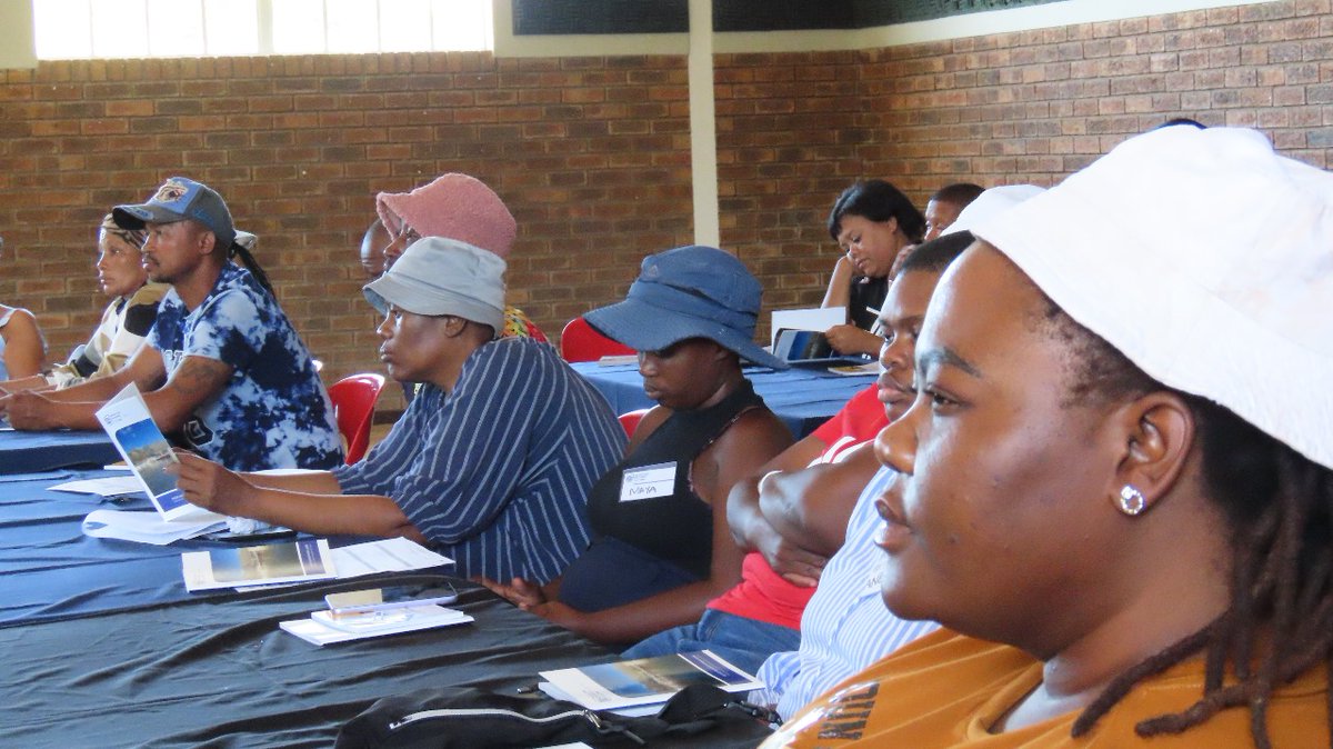 GCISWesternCape's tweet photo. The Central Karoo District Export Seminar is underway in Beaufort West today. Ilse van Schalkwyk, Chief Director of DEDAT kicked off the engagement by unpacking the Department of Economic Development and Tourism and it's role in ensuring export growth.
#Wesgro #DEDAT #exportseminar