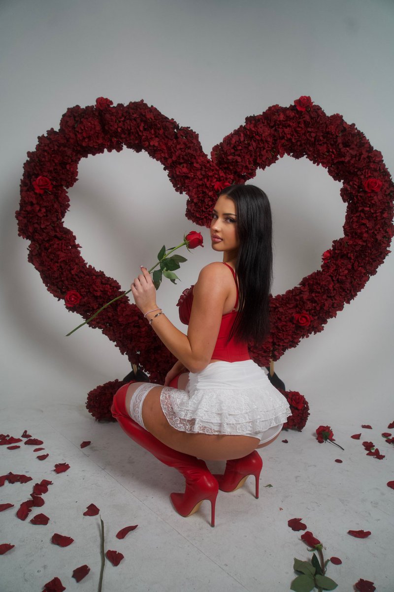 reesemrachek's tweet photo. be my valentine?💋🩷💌
#ValentinesDay https://t.co/8kLEMxd0oD