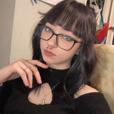 StitchEzzy's tweet image. #NewProfilePic #newhair 

Things are still rough here, changed my hair up as a little pick me up. But hoping we can get out of here soon. Donations towards the moving fund is always highly appreciated❤️. paypal.me/EzzyStitchTikT…