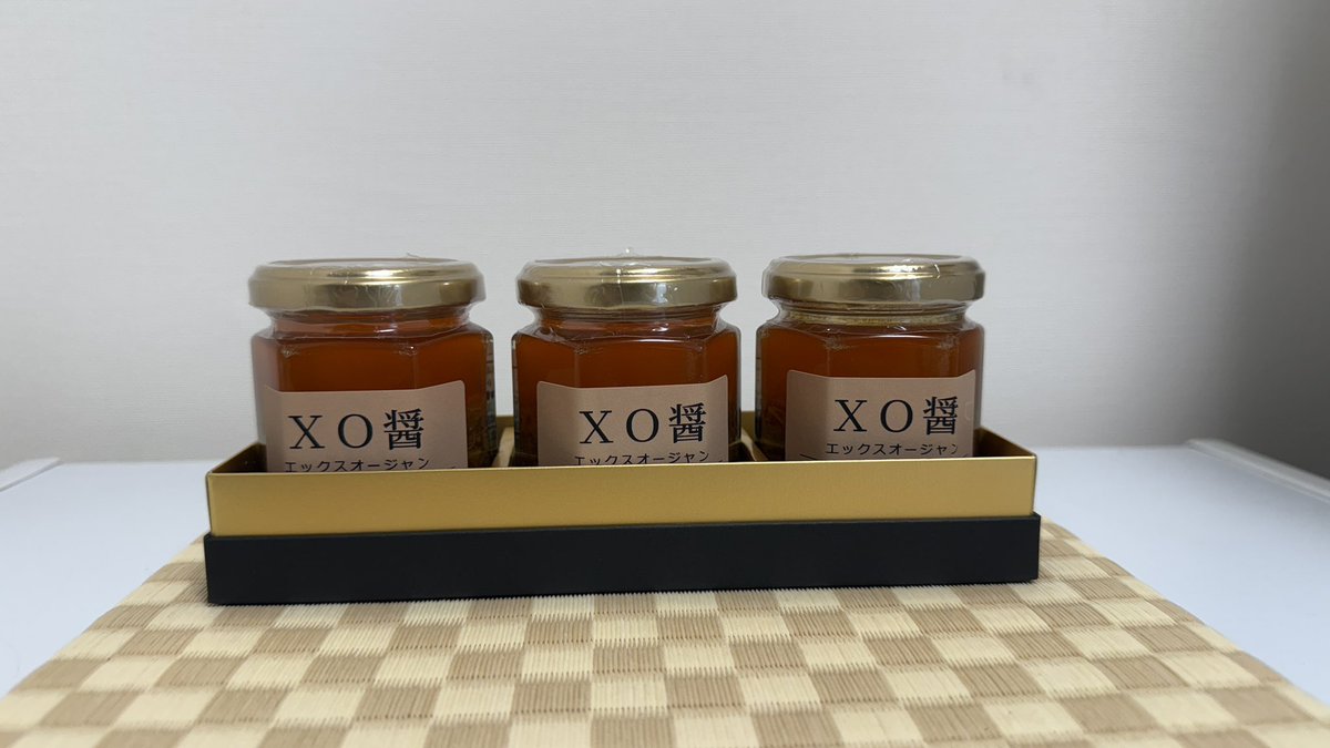 漢菜麟さんのXO醤届きました‹‹\(´ω` )/››

使い始めるとXO醤だけ倍以上の早さで減っていくので3本セットを☺️