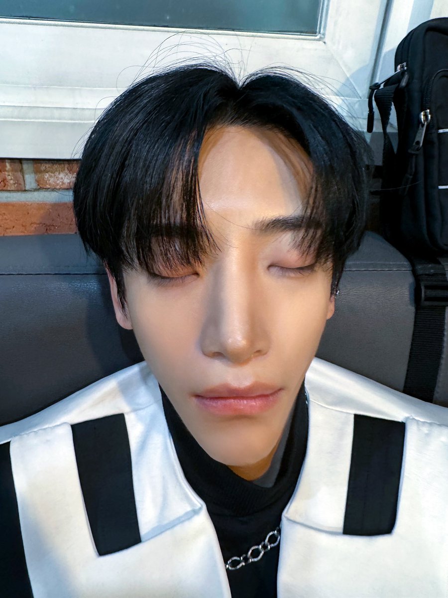 모구리형 생일축하행🫶🫶
난 이쁜거 올려줄게🥹🥲😉😍
#형준 #정모 #HAPPYJUNGMODAY
#모짱이_생축