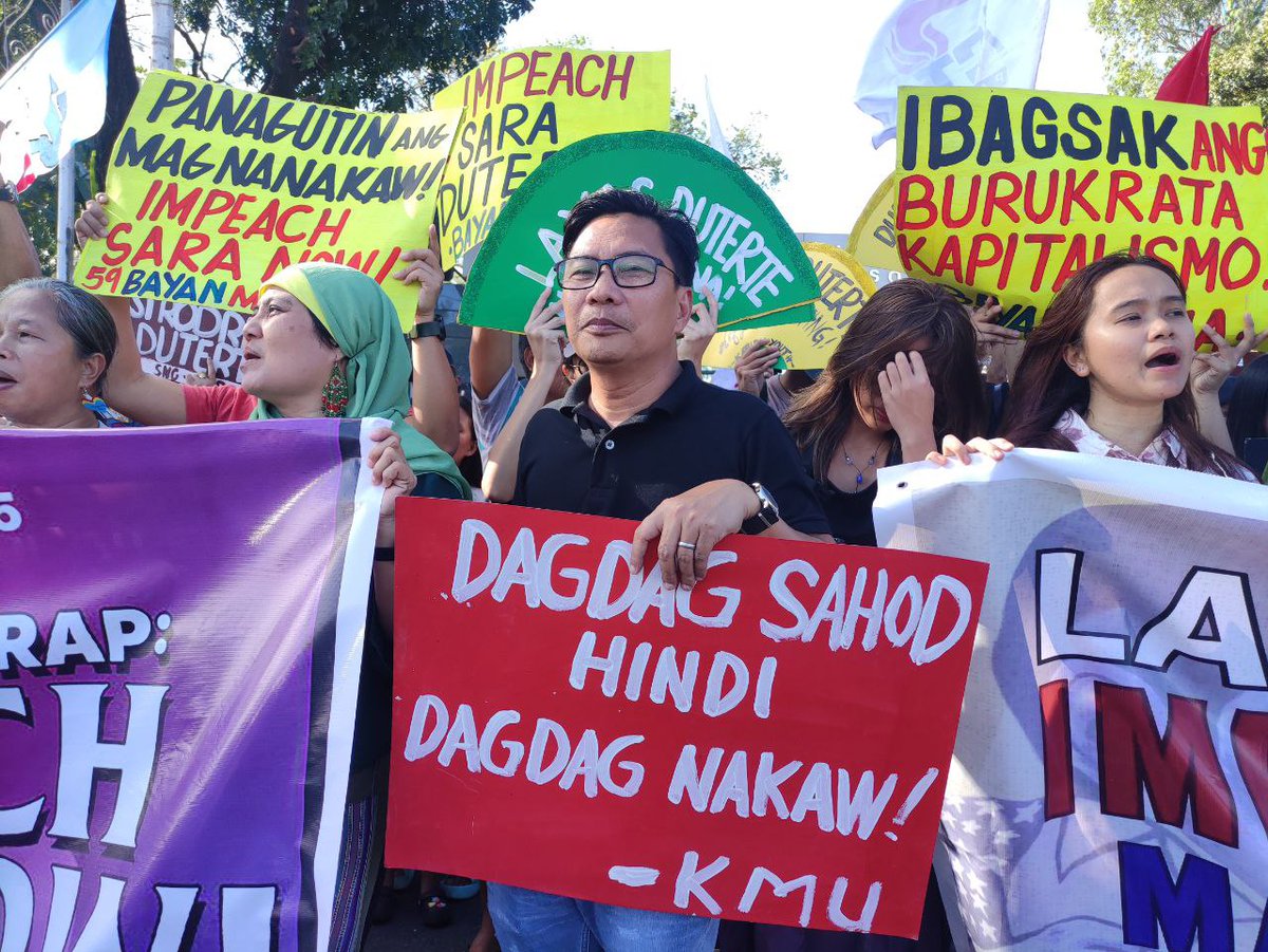 kadaningramos's tweet photo. Inaasahan po natin na aangat na sa Senado ngayong araw ang impeachment complaint laban sa bise presidente Sara Duterte.

Hindi na dapat pa i-delay ang pagpapanagot at pagpapatalsik sa isang opisyal na malinaw na nagtaksil sa mamamayan. https://t.co/OWuSyyHvfU