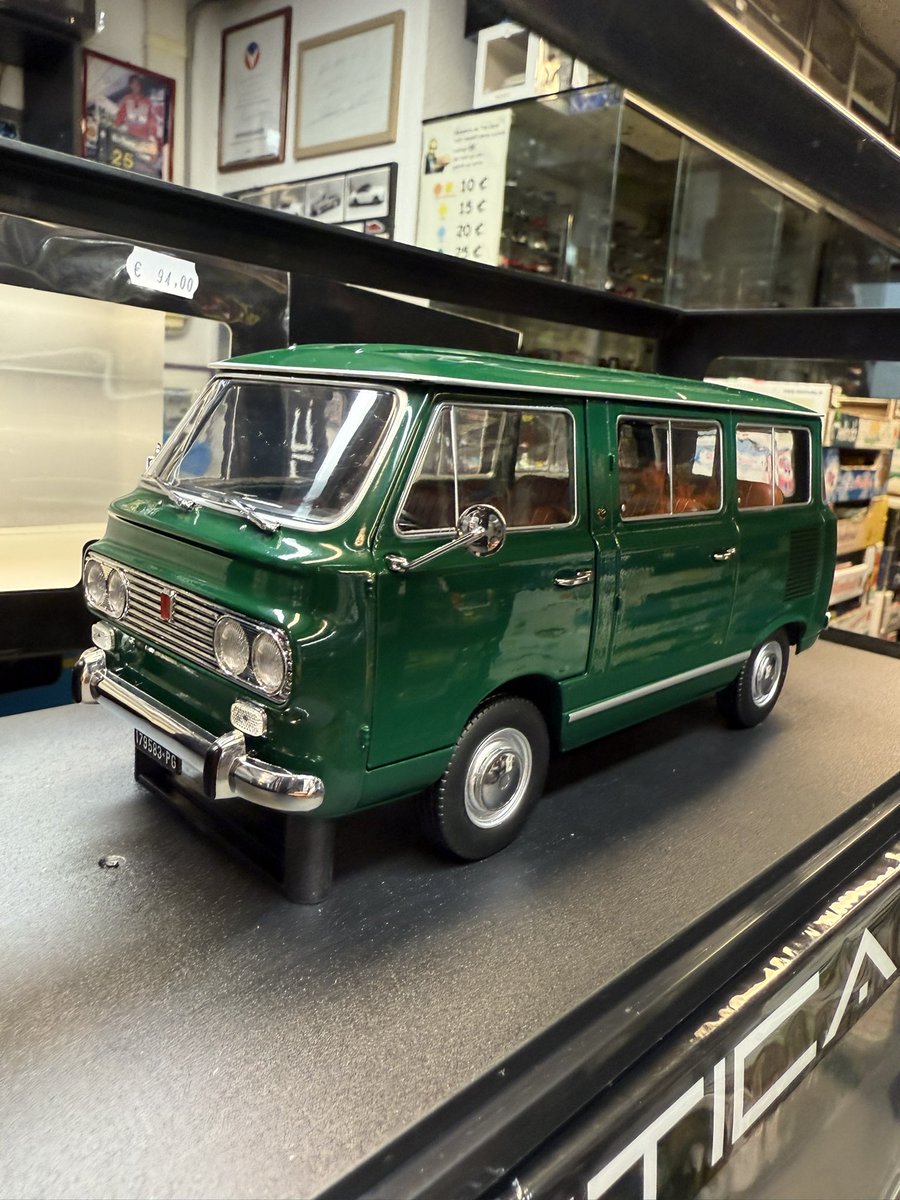 cars_tiny's tweet photo. Fiat 850 Familiare 1970 civile, Polizia Carabinieri e Vigili del Fuoco Mitica Scala 1:18 #tinycars #fiat #fiat850 #fiat850familiare #scala118 #mitica #carabinieri #pompieri #polizia #police #fire #police #diecast https://t.co/fCGZ1aiS3H