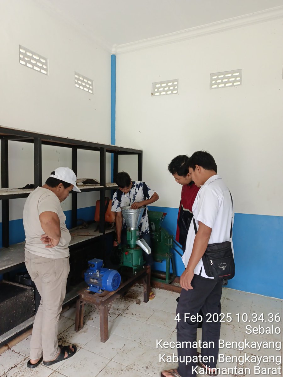 AdenRadianus's tweet photo. Selasa 04 Februari 2025 
Giat Luhkan Kabupaten Bengkayang melakukan pembinaan dan monitoring ke Pokdakan di Kelurahan Sebalo dalam rangka kegiatan pembinaan pemanfaatan bantuan pemerintah berupa mesin pakan
#GiatluhkansatminkalBWI
#Giatluhkanbengkayang
#Luhlapor https://t.co/5vLkgvqwCf