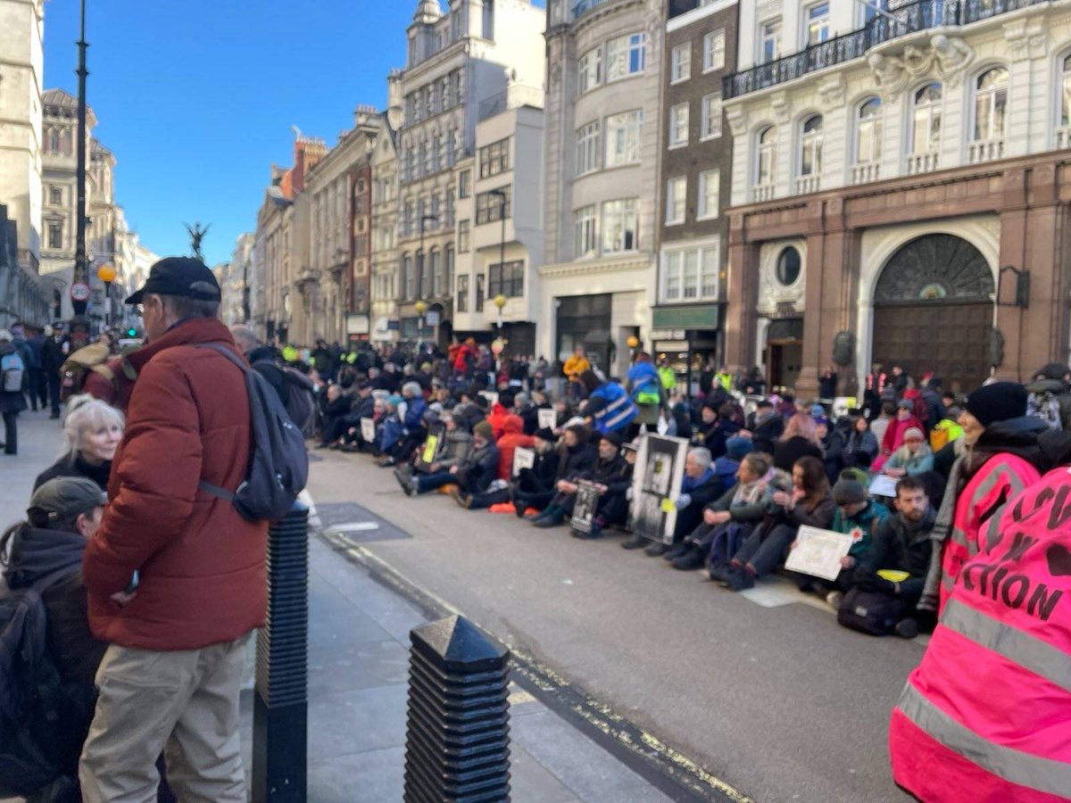 xr_cymru's tweet image. A big thank you to the Welsh contingent who made it to the Royal Courts of "Justice" last week. This is how we raise awareness. 🌎🛡️
#justice #farcical
