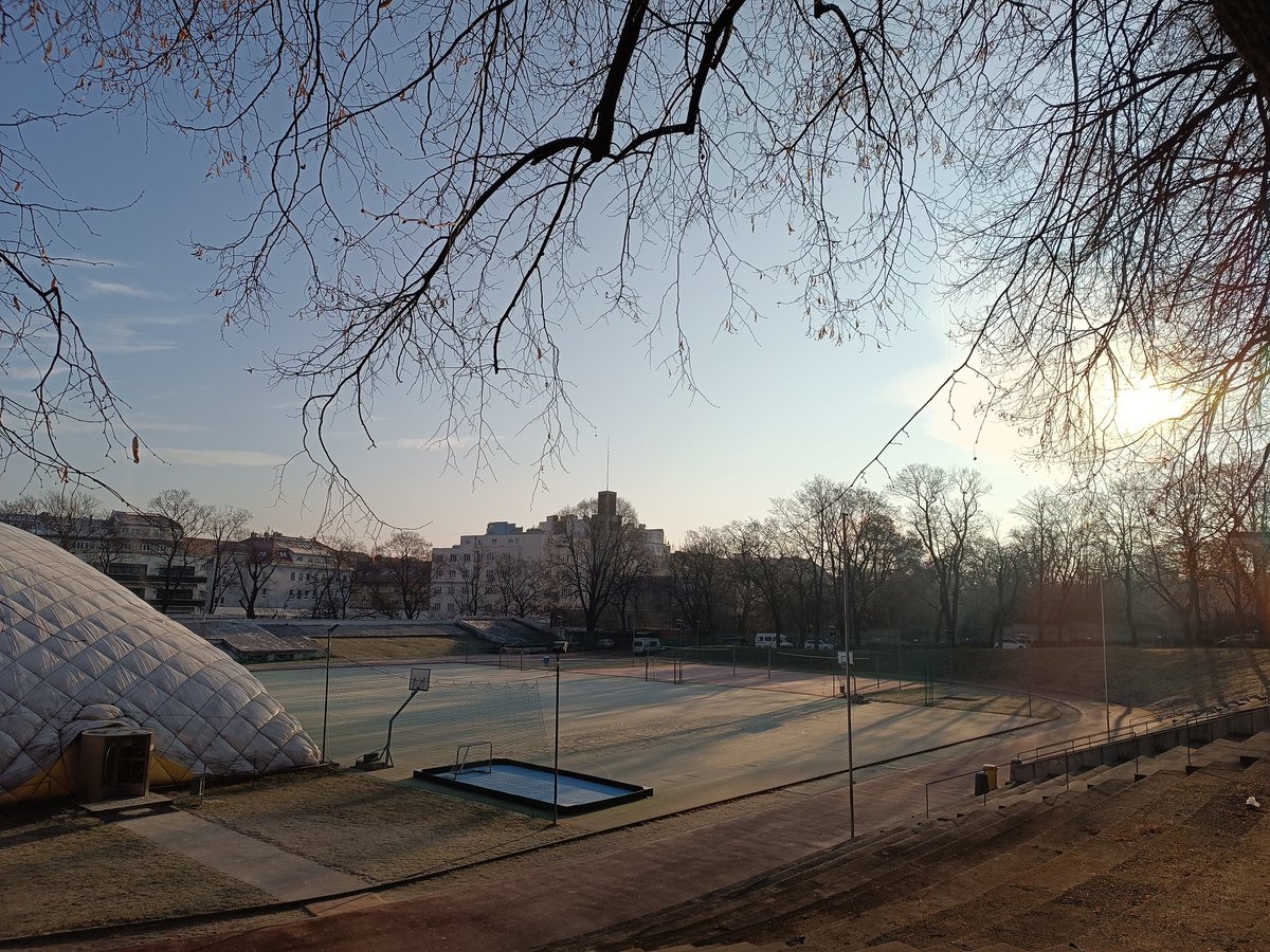 Zase se ukázalo, že vstát brzo ráno kvůli sportování se vyplatí.
Jo a ☀️ je kámoš. V zimě potěší vždy, když se ukáže.