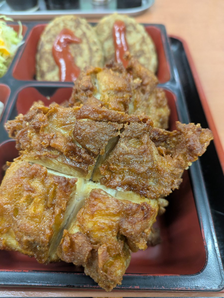 CrackersMoon's tweet photo. 久しぶりにあさチャンで昼ご飯をいただきました。
ご飯は小でしたが、ハンバーグは個人的に✗でした。 https://t.co/rEy0t76t95