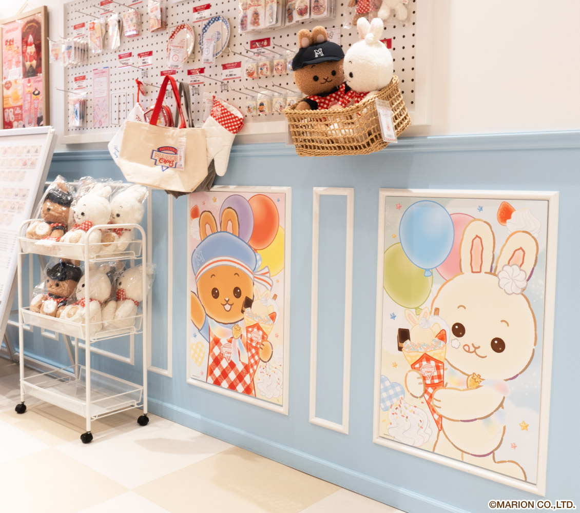 mariusa_marion's tweet photo. ／​
#マリうさ 🐰🍫☁​
1st アニバーサリー記念🎂💫​
店舗装飾ご紹介✨​
＼​

マリオンクレープ ルミネエスト新宿店の様子をご紹介🎶​
特別なアートのマリうさがたくさん❣️​

等身大のふたりとも、ぜひ一緒に撮影してね📸​

#マリうさのスイートジャーニー​
#マリオンクレープ https://t.co/dPJqkns13r