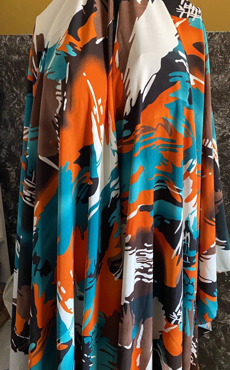 A_halimahh's tweet image. Day 17 of  posting my business till it reaches my target audience, please patronize and retweet if this pops on your TL…… Thank you❤️❤️

vintage crepe 

Price is 2000 per yard
