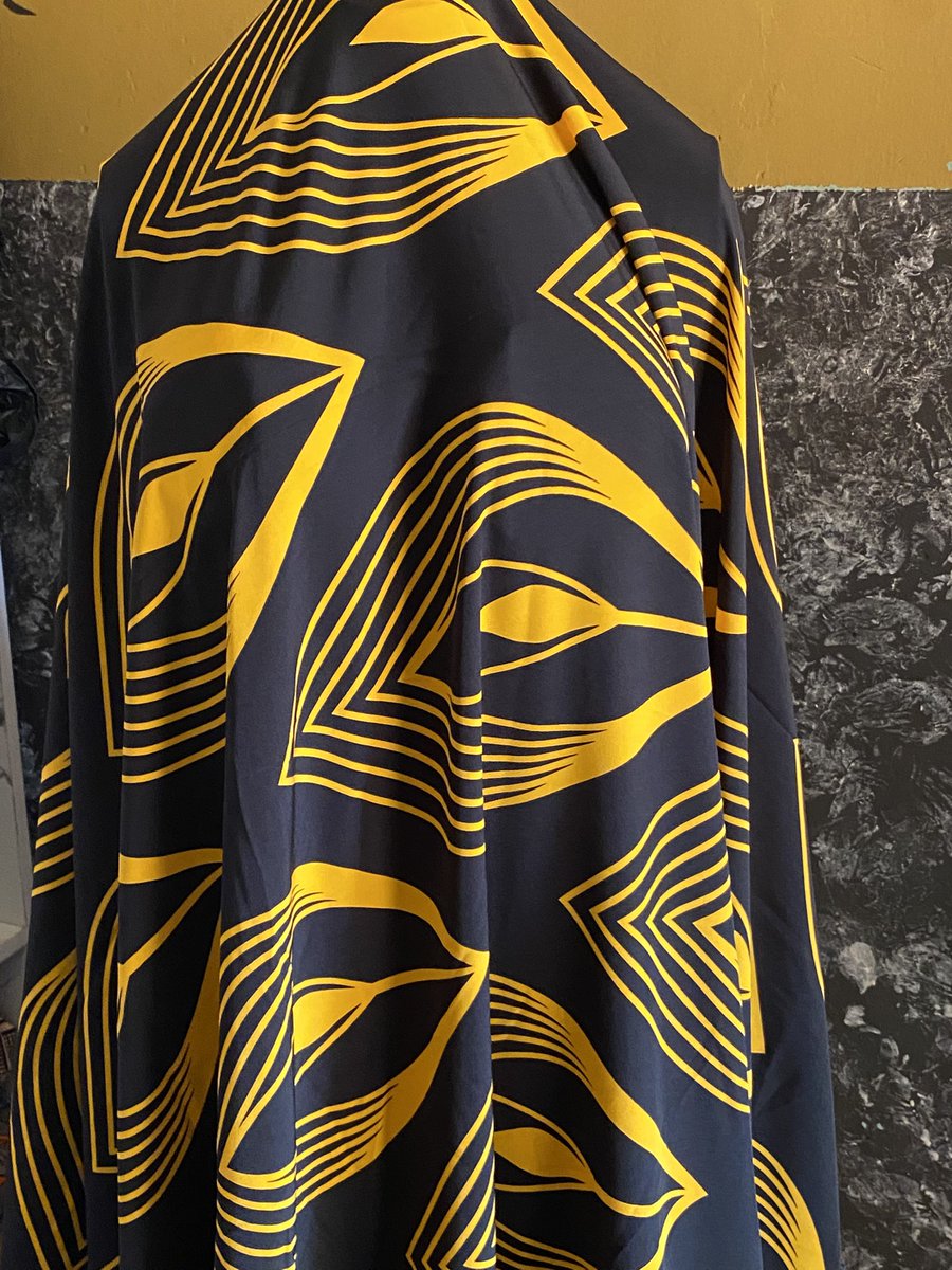 A_halimahh's tweet image. Day 17 of  posting my business till it reaches my target audience, please patronize and retweet if this pops on your TL…… Thank you❤️❤️

vintage crepe 

Price is 2000 per yard