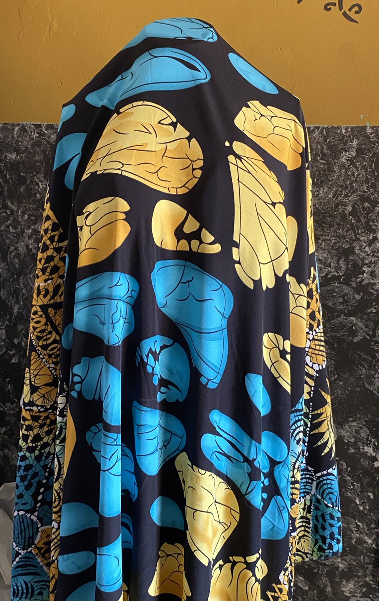 A_halimahh's tweet image. Day 17 of  posting my business till it reaches my target audience, please patronize and retweet if this pops on your TL…… Thank you❤️❤️

vintage crepe 

Price is 2000 per yard