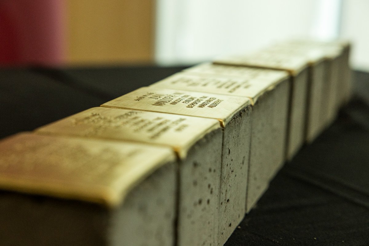 🟨 El #MemorialDemocràtic instal·larà 127 llambordes stolpersteine el 2025, un record permanent a les víctimes de la deportació nazi.

🗣️ “Garantim un reconeixement personalitzat i digne a aquells que van patir la barbàrie”, ha explicat el director Jordi Font Agulló.