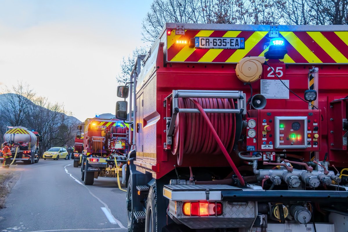 Pompiers 04 tweet media