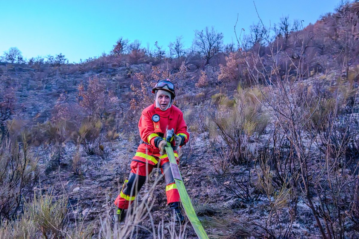 🔴 Intervention - Feu d’espace naturel

Hier, en fin de journée, 23 sapeurs-pompiers et 7 véhicules des #Pompiers04 sont intervenus sur la commune de Saint-Vincent sur Jabron pour un départ de feu de broussailles 🌳.

📸 H.VANLOO | Communication Pompiers04