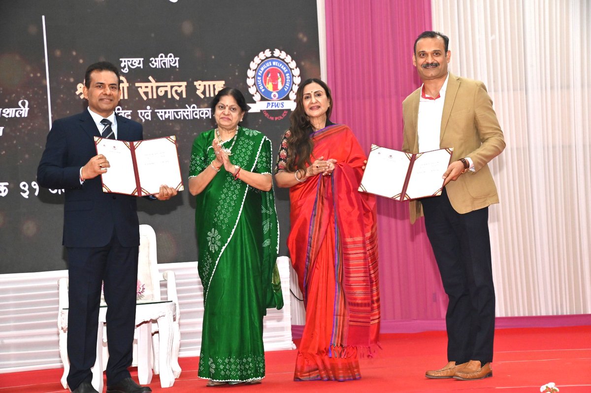 SahyogCare4You's tweet photo. #sahyogcareforyou, in collaboration with BRPL , proudly supports the #DelhiPolice #smita Center.
Mr Shekhar receive acknowledgment from Ms. Sonal Shah (wife of Honorable #HomeMinister   Mr. Amit Shah) and Ms. Ritu Arora (President, #pfws). Sahyog Care extends heartfelt gratitude https://t.co/lj5CLnwzao