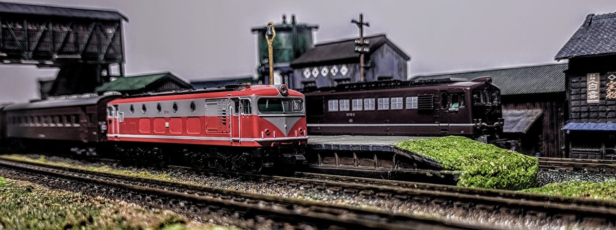 take7700gh5fs's tweet photo. 今日の1枚📸
昭和30年代、土讃本線ぽい情景❕
#マイクロエース
#DF91
#DF50
#Nゲージ
#鉄道模型
#模型撮り鉄
#モノクロにするとかっこいい選手権
#白黒写真 https://t.co/C7bJeerfCL