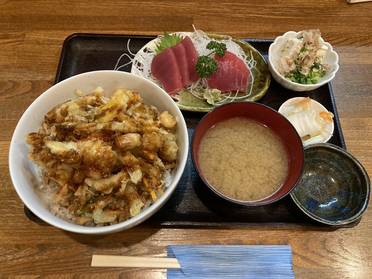 Nilgiri0912's tweet photo. 源定食 (ミニかき揚げ丼) 1,500円
基本一日一食なのですが、今日は寒くて体が多くの栄養を欲しているので晩御飯を食べにきました🍚🥢
お刺身とかき揚げ丼美味しかったです😊
ご馳走様でした😊🙏✨
魚源
0479-21-7210
茨城県神栖市須田2129-2
https://t.co/YGsYBgttVc https://t.co/9jYkUuq3oV