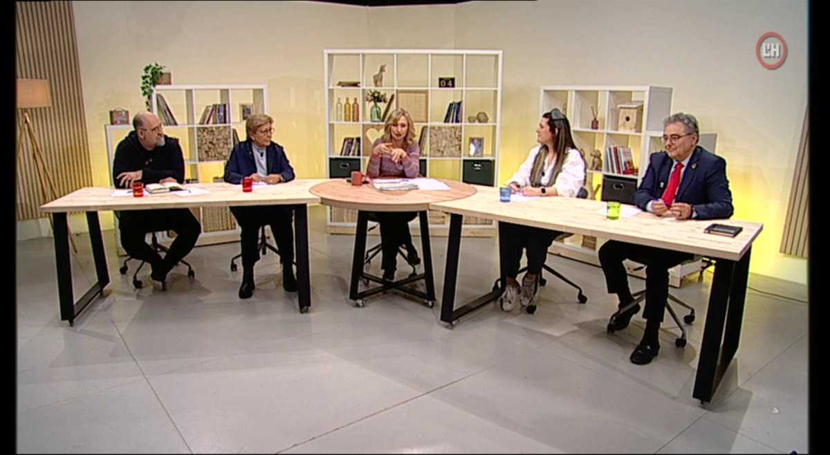 #TVLH🛋️Torna al <a href="/PrimerSegona/">Primer Segona</a> la tertúlia d'economia amb <a href="/NicolasCortesR/">Nicolas Cortes</a> <a href="/rosafiol/">Rosa Fiol Fernández</a> <a href="/Lorraine_GB/">Lorena González Baena</a> <a href="/BaltasarPozuelo/">Baltasar Pozuelo</a> 
👇👇
lhdigital.cat/general/clip-p…