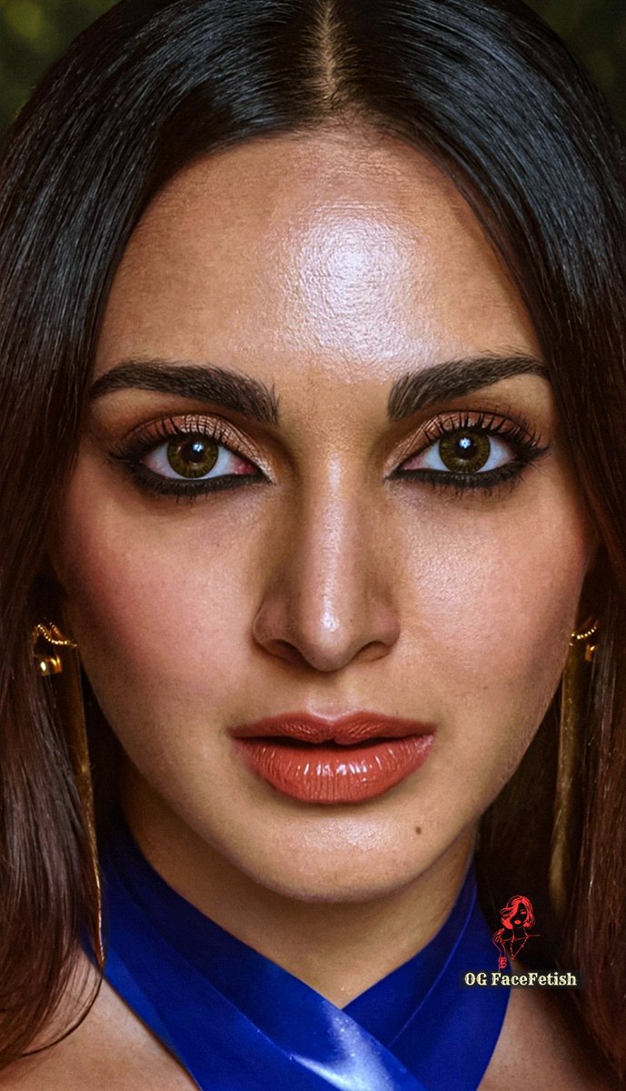 TrendsKiara's tweet photo. ✨ Eyes that speak, beauty that captivates. 🔥💙 

#KiaraAdvani @advani_kiara https://t.co/RT2yv0Fk4m