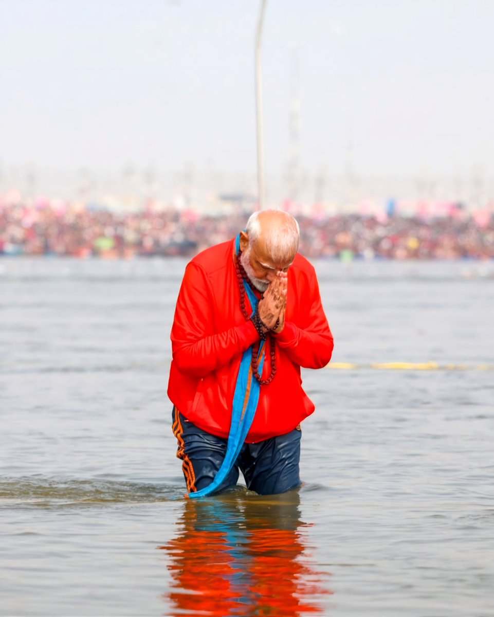 ShivShaktiShory's tweet photo. सनातन का सौंदर्य,भारतीयता का स्पंदन
आस्था और मानवता का आह्वान है। वंदन🙏🏻
हर हर महादेव #महाकुंभ2025 और #मोदीजी
#महाकुंभ #महाकुंभ_2025_प्रयागराज
#एकता_का_महाकुंभ #ModiinPrayagraj
#MahaKumbh2025 #KumbhMela https://t.co/S0LZjbD6HD