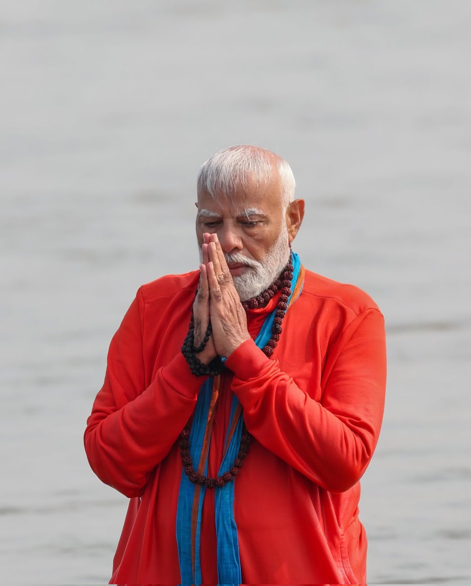 ShivShaktiShory's tweet photo. सनातन का सौंदर्य,भारतीयता का स्पंदन
आस्था और मानवता का आह्वान है। वंदन🙏🏻
हर हर महादेव #महाकुंभ2025 और #मोदीजी
#महाकुंभ #महाकुंभ_2025_प्रयागराज
#एकता_का_महाकुंभ #ModiinPrayagraj
#MahaKumbh2025 #KumbhMela https://t.co/S0LZjbD6HD